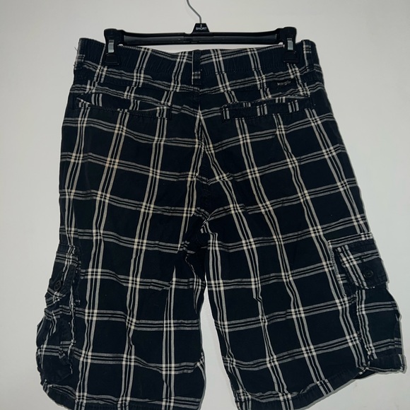 Wrangler Men's Black and White Checkered Cargo Shorts - Picture 4 of 6